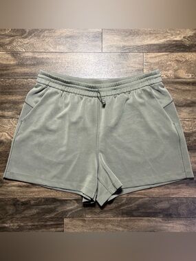 Lululemon Softstreme High Rise Shorts 4” Women's Size 16 Army Green Shockcord